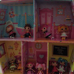 10 Lalaloopsy dolls and carrying case